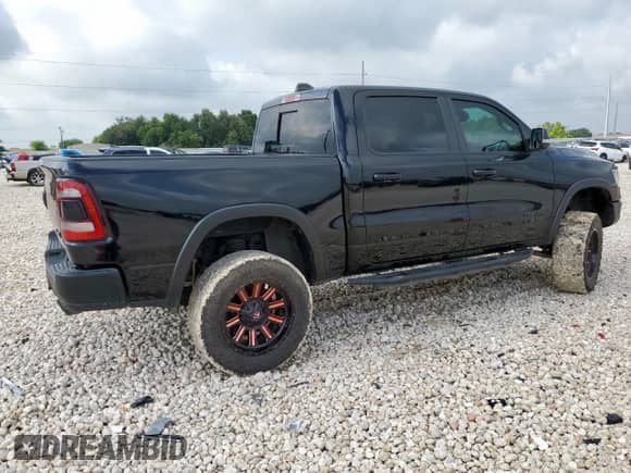 2020 Ram 1500 Rebel z VIN 1C6SRFLT6LN127034, wystawiony jako Copart lot #64791005 z przebiegiem 86 689 mil mil oraz Szkoda całkowita • Salvage title. Historia ofert i sprzedaży dostępna na DreamBid. Obrazek 3.