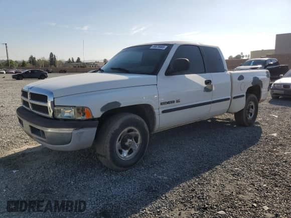 1998 Dodge 1500 z VIN 3B7HC12Y1WG125063, wystawiony jako Copart lot #49878885 z przebiegiem 367 221 mil mil oraz Szkoda całkowita • Salvage title. Historia ofert i sprzedaży dostępna na DreamBid. Obrazek 1.