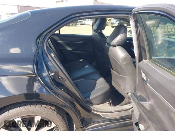 2018 Toyota Camry SE с VIN JTNB11HK5J3023920, выставлен на аукционе IAAI как лот 43533364 с пробегом 240 378 миль миль и . История ставок и продаж доступна на DreamBid. Изображение 8.