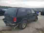 1999 Chevrolet Blazer LS z VIN 1GNCS13W0X2133425, wystawiony jako Copart lot #81930324 z przebiegiem 224 669 mil mil oraz Szkoda całkowita • Salvage title. Historia ofert i sprzedaży dostępna na DreamBid. Obrazek 3.