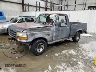 1993 Ford F-150 с VIN 2FTDF15Y4PCA19318, выставлен на аукционе Copart как лот 41641995 с пробегом 188 236 миль миль и На запчасти • Non repairable. История ставок и продаж доступна на DreamBid. Изображение 1.