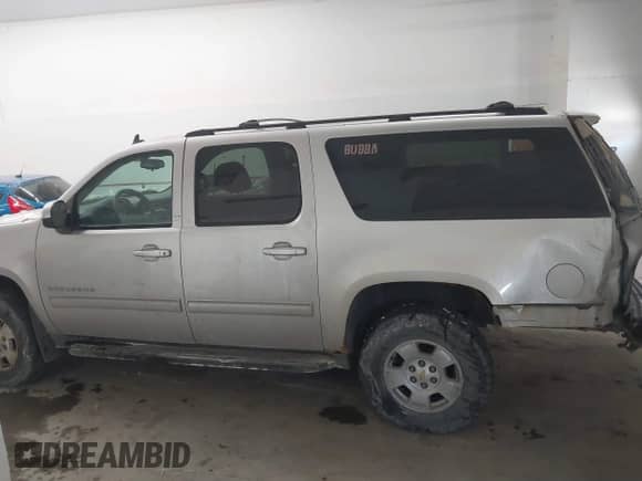 2011 Chevrolet Suburban LS z VIN 1GNSKHE35BR195779, wystawiony jako IAAI lot #41600936 z przebiegiem 155 109 mil mil oraz . Historia ofert i sprzedaży dostępna na DreamBid. Obrazek 14.