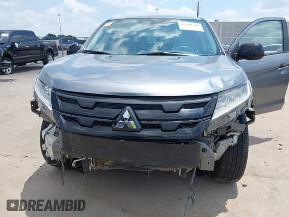 2023 Mitsubishi Outlander ES z VIN JA4ARUAU0PU016991, wystawiony jako IAAI lot #42406548 z przebiegiem 25 351 mil mil oraz . Historia ofert i sprzedaży dostępna na DreamBid. Obrazek 6.