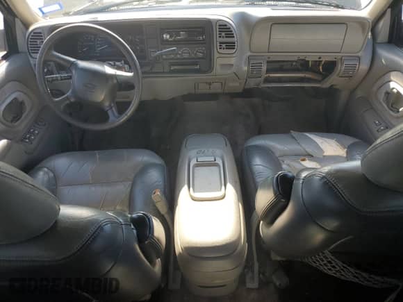 2000 Chevrolet Tahoe Limited с VIN 1GNEC13R4YR141259, выставлен на аукционе Copart как лот 85578904 с пробегом 195 944 миль миль и Списание • Salvage title. История ставок и продаж доступна на DreamBid. Изображение 8.