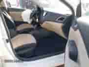 2019 Hyundai Accent SE с VIN 3KPC24A38KE068774, выставлен на аукционе IAAI как лот 41768663 с пробегом 17 916 миль миль и . История ставок и продаж доступна на DreamBid. Изображение 5.