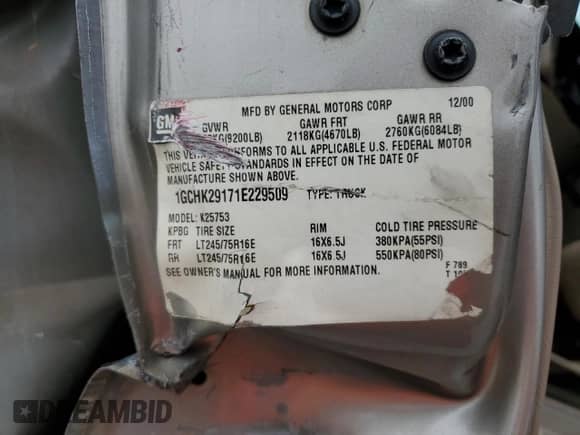 2001 Chevrolet Silverado 2500HD LS z VIN 1GCHK29171E229509, wystawiony jako Copart lot #60524705 z przebiegiem Nie podano mil oraz Szkoda całkowita • Salvage title. Historia ofert i sprzedaży dostępna na DreamBid. Obrazek 12.