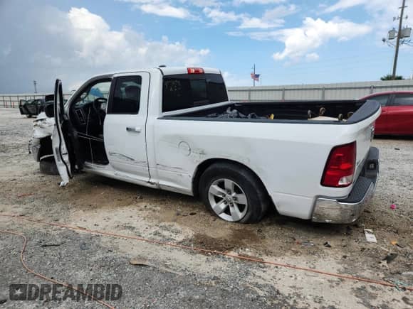 2018 Ram 1500 SLT z VIN 1C6RR6GG8JS303768, wystawiony jako Copart lot #61127565 z przebiegiem 230 959 mil mil oraz Szkoda całkowita • Salvage title. Historia ofert i sprzedaży dostępna na DreamBid. Obrazek 2.