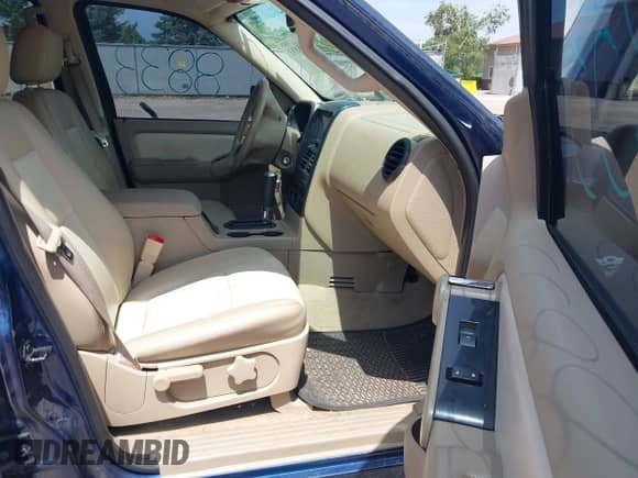 2008 Ford Explorer XLT with VIN 1FMEU73848UA88393, listed as a IAAI auction lot 42798833 with 171,121 mi miles and . Bid and sale history available at DreamBid. Image 5.