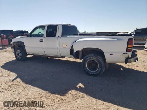 2001 Chevrolet Silverado 3500 z VIN 1GCJC39G01F121834, wystawiony jako Copart lot #47854955 z przebiegiem 322 707 mil mil oraz Czysty tytuł • Clean title. Historia ofert i sprzedaży dostępna na DreamBid. Obrazek 2.