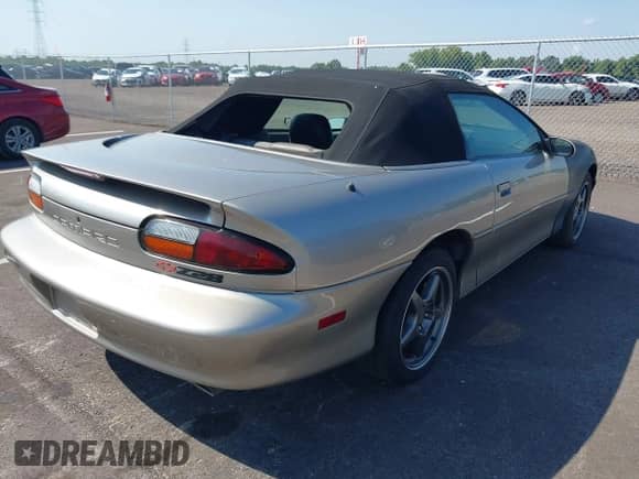 1999 Chevrolet Camaro Z28 z VIN 2G1FP32G3X2113508, wystawiony jako IAAI lot #42934212 z przebiegiem 91 739 mil mil oraz . Historia ofert i sprzedaży dostępna na DreamBid. Obrazek 4.