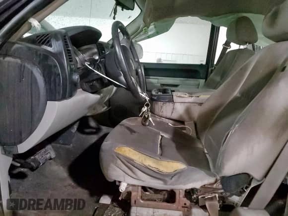 2010 Chevrolet Silverado 1500 LT z VIN 1GCSCSE0XAZ152501, wystawiony jako Copart lot #55778995 z przebiegiem 198 482 mil mil oraz Szkoda całkowita • Salvage title. Historia ofert i sprzedaży dostępna na DreamBid. Obrazek 7.