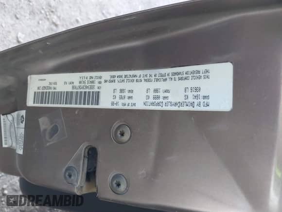 2000 Dodge Neon Highline z VIN 1B3ES46C8YD677036, wystawiony jako IAAI lot #41842517 z przebiegiem 107 458 mil mil oraz . Historia ofert i sprzedaży dostępna na DreamBid. Obrazek 9.