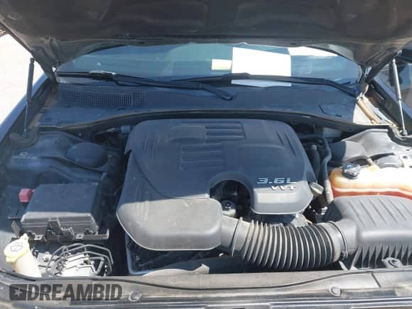 2015 Chrysler 300 S с VIN 2C3CCABG8FH756463, выставлен на аукционе IAAI как лот 42378163 с пробегом 116 103 миль миль и . История ставок и продаж доступна на DreamBid. Изображение 10.