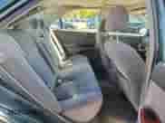 2005 Toyota Camry STD z VIN 4T1BE32K05U381807, wystawiony jako Copart lot #84812355 z przebiegiem 267 529 mil mil oraz Szkoda całkowita • Salvage title. Historia ofert i sprzedaży dostępna na DreamBid. Obrazek 10.