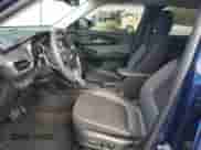 2023 Chevrolet TrailBlazer LT z VIN KL79MRSL8PB127288, wystawiony jako Copart lot #81742405 z przebiegiem 38 514 mil mil oraz Szkoda całkowita • Salvage title. Historia ofert i sprzedaży dostępna na DreamBid. Obrazek 7.