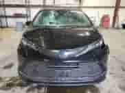 2025 Toyota Sienna XLE z VIN 5TDJSKFC9SS161099, wystawiony jako Copart lot #52149405 z przebiegiem 5 125 mil mil oraz Szkoda całkowita • Salvage title. Historia ofert i sprzedaży dostępna na DreamBid. Obrazek 5.