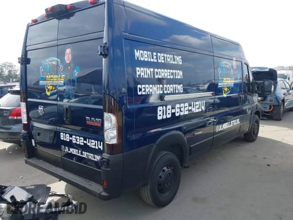 2021 Ram ProMaster Cargo z VIN 3C6LRVDG6ME579216, wystawiony jako IAAI lot #43267596 z przebiegiem 31 117 mil mil oraz . Historia ofert i sprzedaży dostępna na DreamBid. Obrazek 4.