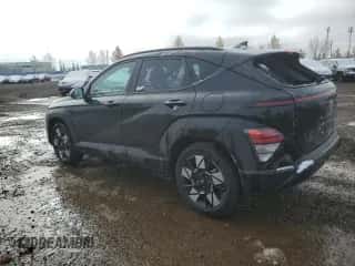 2024 Hyundai Kona SEL с VIN KM8HB3AB7RU171988, выставлен на аукционе Copart как лот 77008054 с пробегом 1 445 миль миль и Чистый • Clean title. История ставок и продаж доступна на DreamBid. Изображение 2.