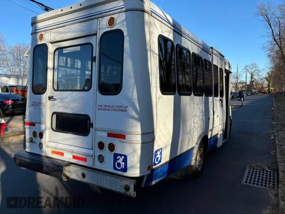 2016 CHEVROLET EXPRESS G4500 EXPRESS G4 z VIN 1GB6GUBL7G1272817, wystawiony jako Copart lot #46921275 z przebiegiem 190 365 mil mil oraz Czysty tytuł • Clean title. Historia ofert i sprzedaży dostępna na DreamBid. Obrazek 4.