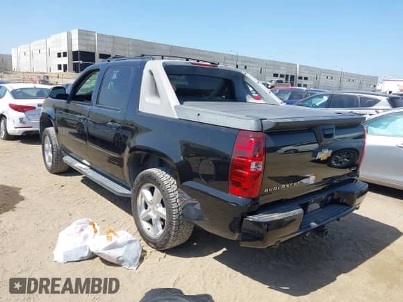 2011 Chevrolet Avalanche LS z VIN 3GNMCEE04BG371621, wystawiony jako IAAI lot #42852291 z przebiegiem 257 969 mil mil oraz . Historia ofert i sprzedaży dostępna na DreamBid. Obrazek 3.