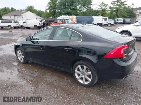 2016 Volvo S60 T5 Drive-E Premier z VIN YV126MFK7G2407961, wystawiony jako IAAI lot #42640958 z przebiegiem 96 884 mil mil oraz . Historia ofert i sprzedaży dostępna na DreamBid. Obrazek 3.