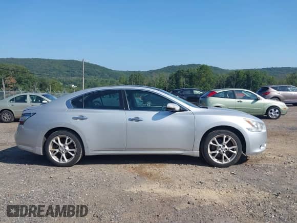 2014 Nissan Maxima SV z VIN 1N4AA5APXEC487987, wystawiony jako IAAI lot #42965512 z przebiegiem 224 110 mil mil oraz . Historia ofert i sprzedaży dostępna na DreamBid. Obrazek 13.