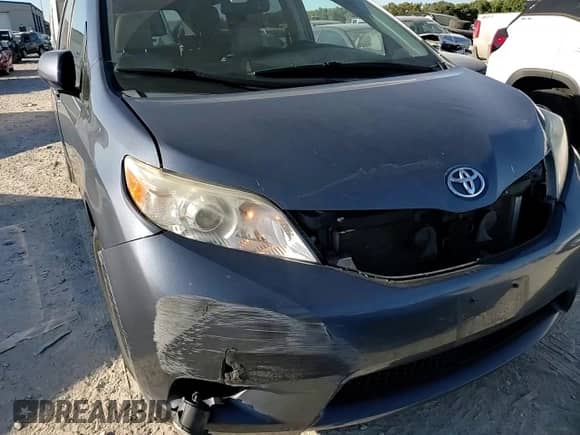 2015 Toyota Sienna XLE с VIN 5TDYK3DC2FS530978, выставлен на аукционе Copart как лот 86070055 с пробегом 191 926 миль миль и Списание • Salvage title. История ставок и продаж доступна на DreamBid. Изображение 14.