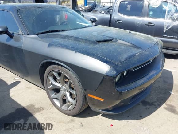 2015 Dodge Challenger SXT z VIN 2C3CDZAG5FH770530, wystawiony jako IAAI lot #41971010 z przebiegiem 144 803 mil mil oraz . Historia ofert i sprzedaży dostępna na DreamBid. Obrazek 6.