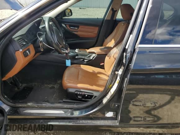 2013 BMW 3 Series 335i xDrive z VIN WBA3B9G54DNR89665, wystawiony jako Copart lot #84443335 z przebiegiem 242 823 mil mil oraz Szkoda całkowita • Salvage title. Historia ofert i sprzedaży dostępna na DreamBid. Obrazek 7.