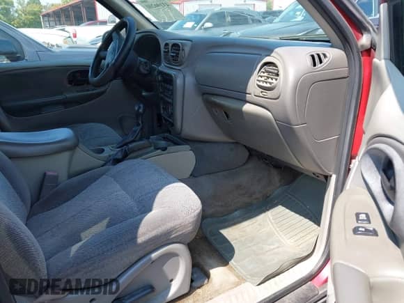 2004 Chevrolet TrailBlazer LS с VIN 1GNDT13S842421297, выставлен на аукционе IAAI как лот 43190200 с пробегом 274 759 миль миль и . История ставок и продаж доступна на DreamBid. Изображение 5.