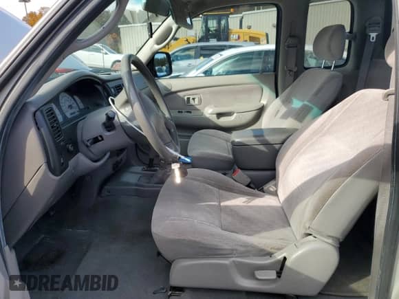2003 Toyota Tacoma z VIN 5TEWN72N93Z264464, wystawiony jako Copart lot #82414875 z przebiegiem 231 483 mil mil oraz Czysty tytuł • Clean title. Historia ofert i sprzedaży dostępna na DreamBid. Obrazek 7.