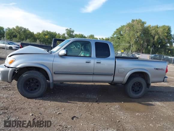 2005 Toyota Tundra SR5 с VIN 5TBBT441X5S458541, выставлен на аукционе IAAI как лот 43279502 с пробегом 176 590 миль миль и . История ставок и продаж доступна на DreamBid. Изображение 14.