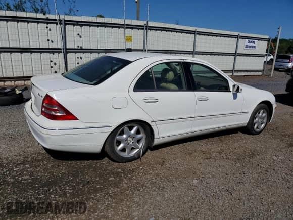 2004 Mercedes-Benz C 240 with VIN WDBRF81J04F512788, listed as a Copart auction lot 55029245 with 155,524 mi miles and Salvage title. Bid and sale history available at DreamBid. Image 3.