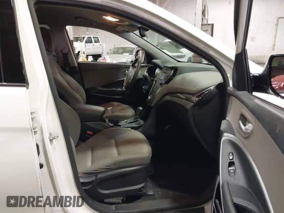 2016 Hyundai Santa Fe SE with VIN KM8SMDHF9GU155898, listed as a IAAI auction lot 43057402 with 118,444 mi miles and . Bid and sale history available at DreamBid. Image 5.