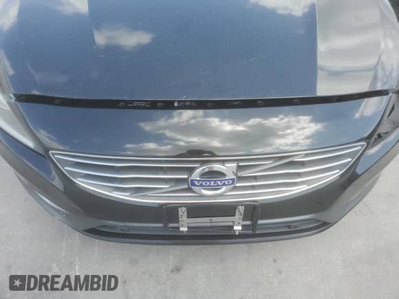 2018 Volvo S60 Inscription с VIN LYV402HK2JB160565, выставлен на аукционе Copart как лот 48883635 с пробегом 117 914 миль миль и Списание • Salvage title. История ставок и продаж доступна на DreamBid. Изображение 11.