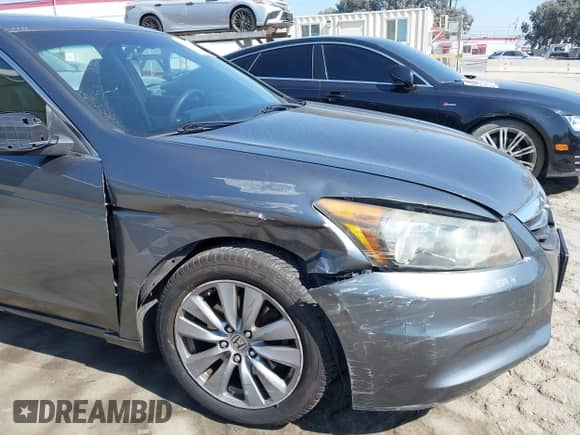 2012 Honda Accord EX z VIN 1HGCP2F75CA024996, wystawiony jako IAAI lot #43385248 z przebiegiem 250 197 mil mil oraz . Historia ofert i sprzedaży dostępna na DreamBid. Obrazek 6.