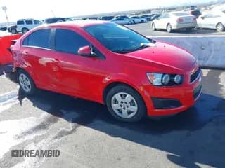 2015 Chevrolet Sonic LS с VIN 1G1JA5SH2F4139817, выставлен на аукционе IAAI как лот 41338950 с пробегом 71 491 миль миль и . История ставок и продаж доступна на DreamBid. Изображение 1.