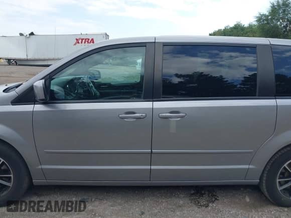 2017 Dodge Grand Caravan GT with VIN 2C4RDGEG0HR632671, listed as a IAAI auction lot 43114762 with 87,171 mi miles and . Bid and sale history available at DreamBid. Image 14.