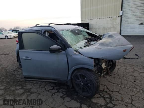 2021 Nissan Kicks SR z VIN 3N1CP5DV1ML525401, wystawiony jako Copart lot #83793584 z przebiegiem Nie podano mil oraz Szkoda całkowita • Salvage title. Historia ofert i sprzedaży dostępna na DreamBid. Obrazek 4.