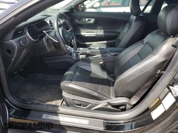 2020 Ford Mustang GT Premium с VIN 1FATP8FFXL5150083, выставлен на аукционе Copart как лот 70175895 с пробегом 31 543 миль миль и Списание • Salvage title. История ставок и продаж доступна на DreamBid. Изображение 7.