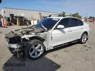 2015 BMW 3 Series 320i с VIN WBA3B1G59FNT05777, выставлен на аукционе Copart как лот 84290325 с пробегом 183 636 миль миль и Списание • Salvage title. История ставок и продаж доступна на DreamBid. Изображение 1.