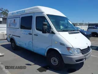 2005 Dodge Sprinter with VIN WD0PD644X55780884, listed as a IAAI auction lot 42394865 with 347,773 mi miles and . Bid and sale history available at DreamBid. Image 1.