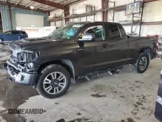 2019 Toyota Tundra SR5 с VIN 5TFUW5F1XKX810257, выставлен на аукционе Copart как лот 64485255 с пробегом 131 646 миль миль и Списание • Salvage title. История ставок и продаж доступна на DreamBid. Изображение 1.