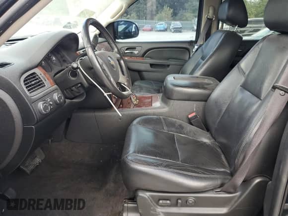 2010 Chevrolet Tahoe LTZ с VIN 1GNUKCE0XAR287678, выставлен на аукционе Copart как лот 80432845 с пробегом 207 563 миль миль и Списание • Salvage title. История ставок и продаж доступна на DreamBid. Изображение 7.