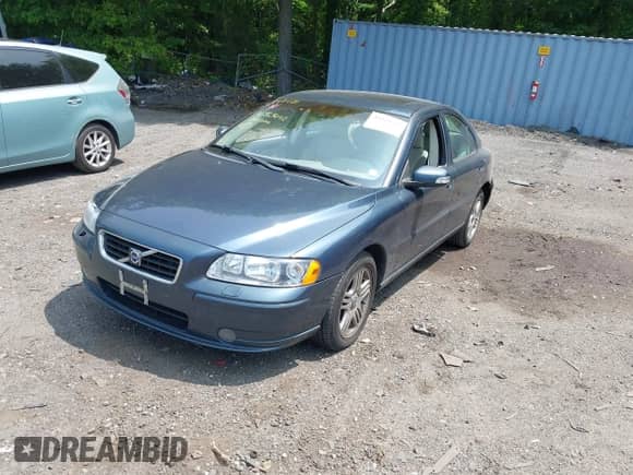 2009 Volvo S60 2.5T with VIN YV1RS592692736309, listed as a IAAI auction lot 42323642 with 121,141 mi miles and . Bid and sale history available at DreamBid. Image 2.
