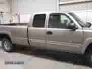 2003 Chevrolet Silverado 2500HD LT z VIN 1GCHK29U73E336640, wystawiony jako IAAI lot #43511993 z przebiegiem 96 231 mil mil oraz . Historia ofert i sprzedaży dostępna na DreamBid. Obrazek 14.