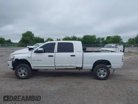 2006 Dodge 2500 Laramie z VIN 3D7KS29C56G136209, wystawiony jako IAAI lot #42756653 z przebiegiem 257 773 mil mil oraz . Historia ofert i sprzedaży dostępna na DreamBid. Obrazek 14.