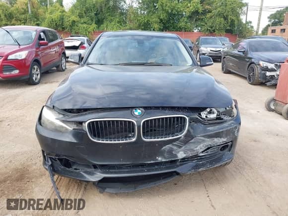 2015 BMW 3 Series 328i z VIN WBA3A5C54FF606600, wystawiony jako IAAI lot #43193224 z przebiegiem 136 632 mil mil oraz . Historia ofert i sprzedaży dostępna na DreamBid. Obrazek 12.