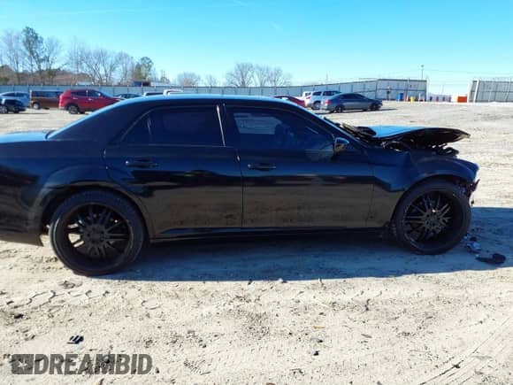 2013 Chrysler 300 S z VIN 2C3CCABG2DH561486, wystawiony jako IAAI lot #41608021 z przebiegiem 187 060 mil mil oraz . Historia ofert i sprzedaży dostępna na DreamBid. Obrazek 14.