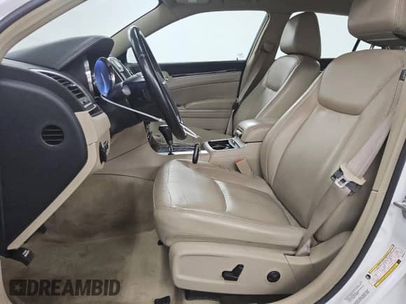 2011 Chrysler 300 Limited с VIN 2C3CA5CG3BH584400, выставлен на аукционе Copart как лот 71887915 с пробегом 125 449 миль миль и Чистый • Clean title. История ставок и продаж доступна на DreamBid. Изображение 7.